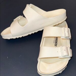 Birkenstock Arizona Slide Sandals women’s 38 buckle design. Waterproof, washable